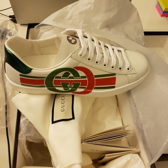 Interlocking G ace Gucci sneakers!